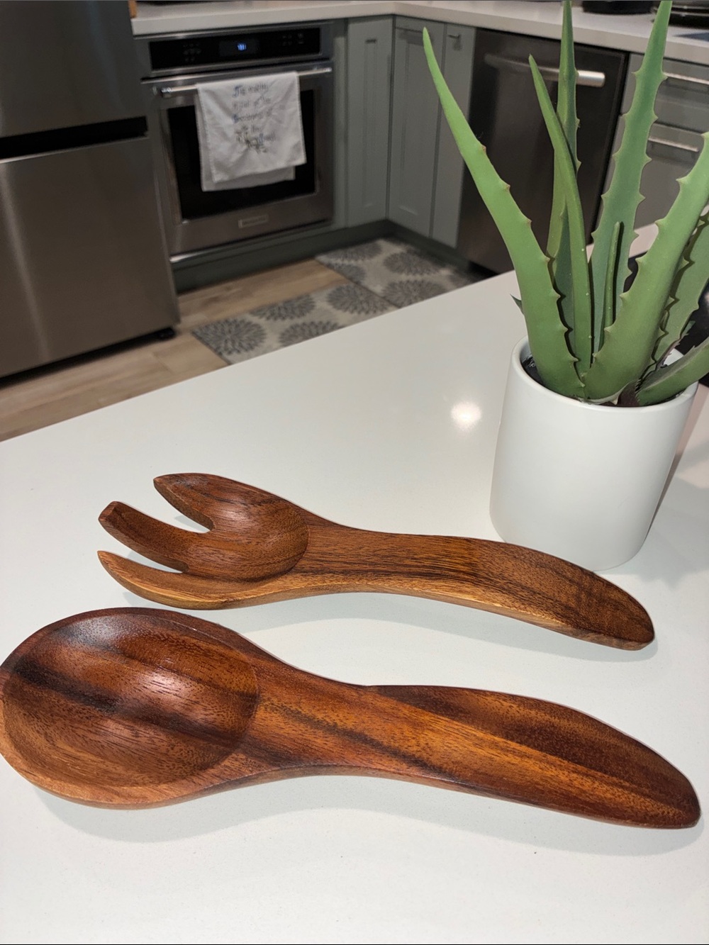 WOODEN Salad Serving Spoon/Fork Set. Like New Rich Beautiful Brown Grain & Style